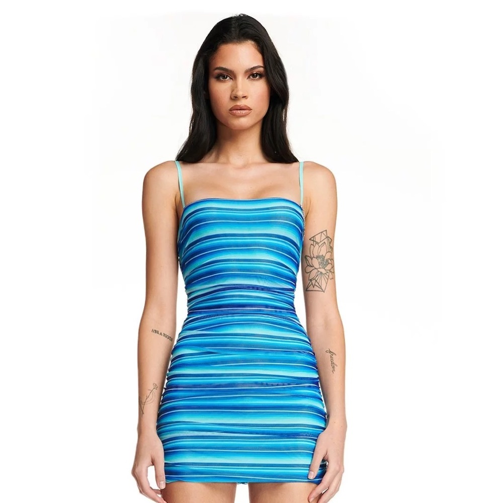 I am Gia hali dress size small